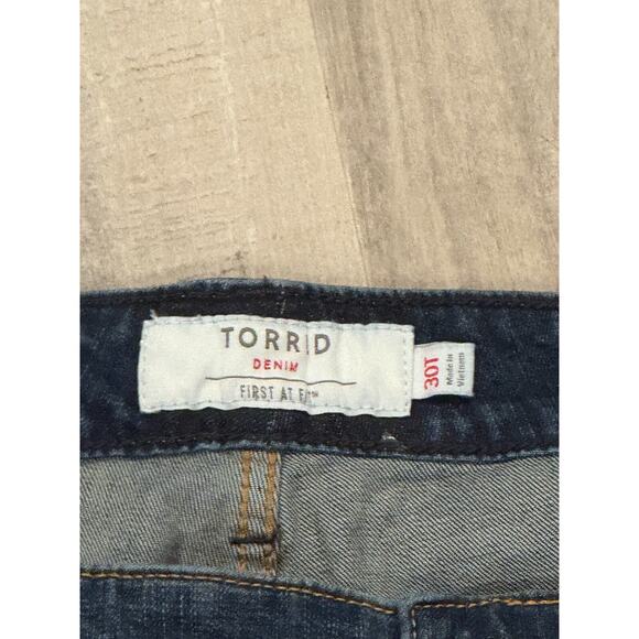 Torrid Luxe Slim Boot Cut Jeans Womens Size 30T Blue Denim Five Pocket Design - Picture 3 of 8